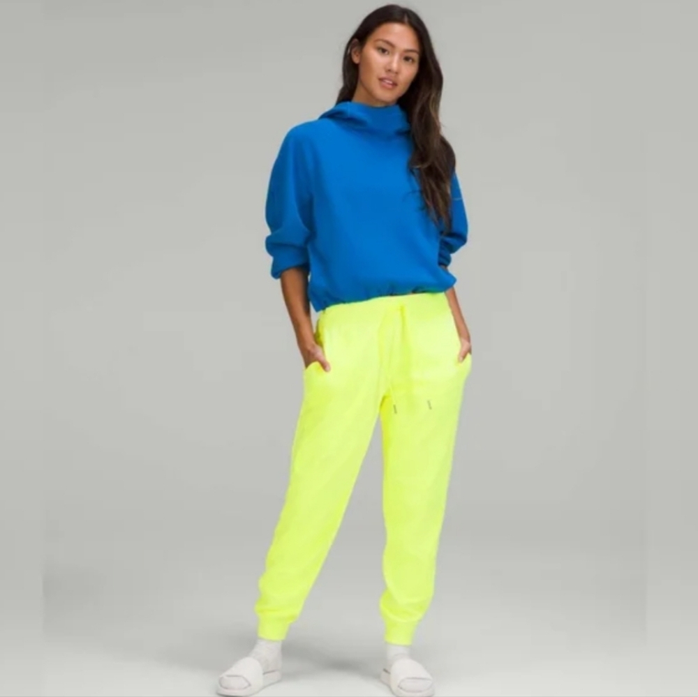 Lululemon size 6 womens teen girls sweat pants yellow green neon 100%  cotton